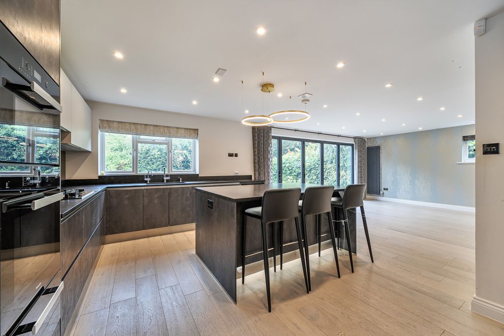 Property photo 3 of 20 1348460-17-68B702...