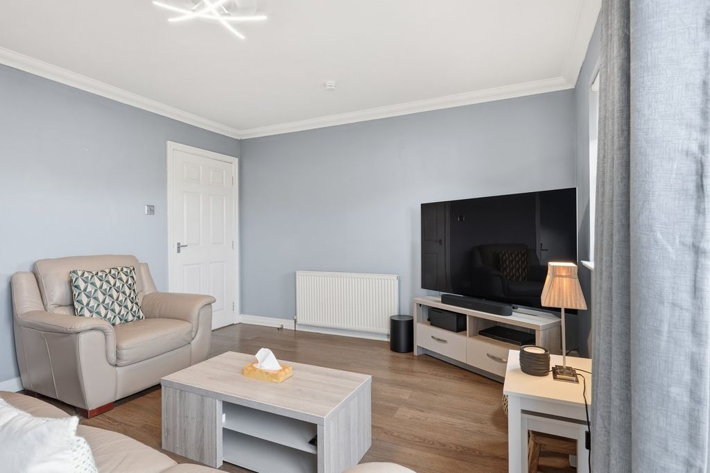 Property photo 3 of 34