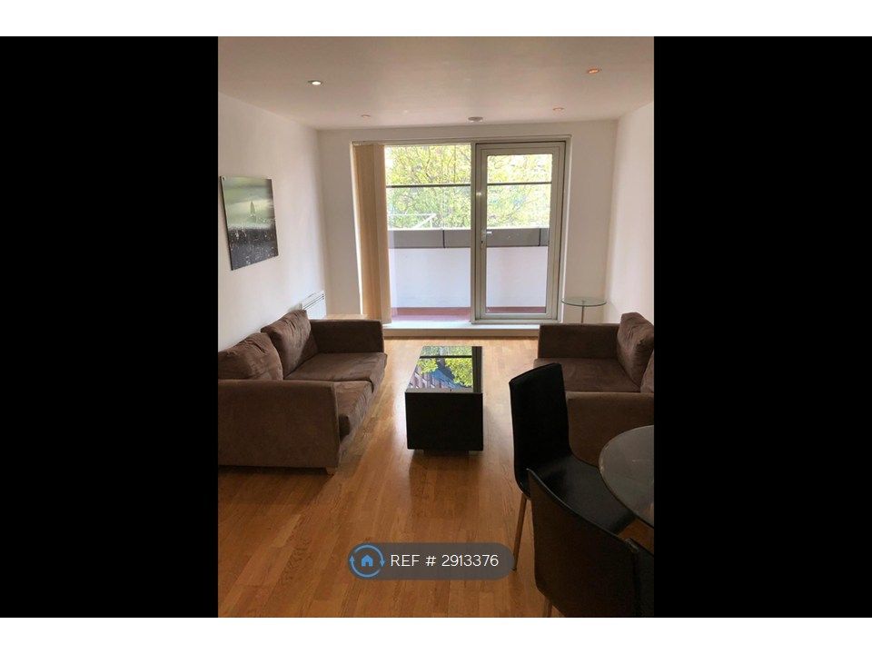 Property photo 1 of 7 Living Room