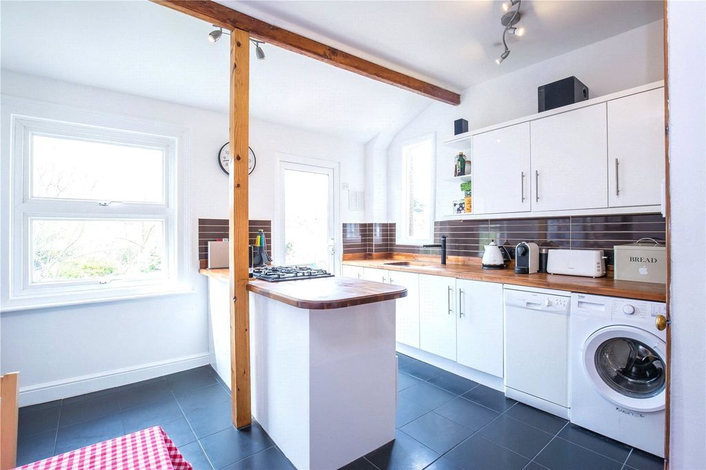 Property photo 2 of 14 Picture No. 11