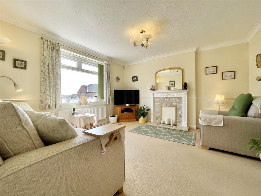 Property photo 2 of 28 Living Room