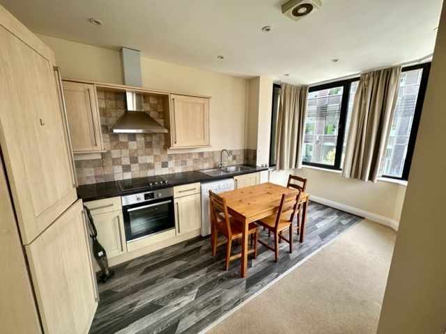 Property photo 3 of 11 Kitchen