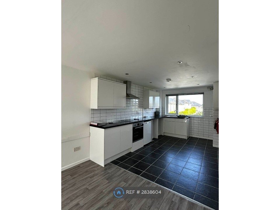 Property photo 3 of 14 Kitchen