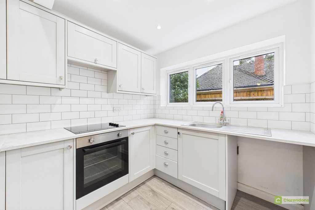 Property photo 3 of 15 Cam02528G0-Pr0423-Still014