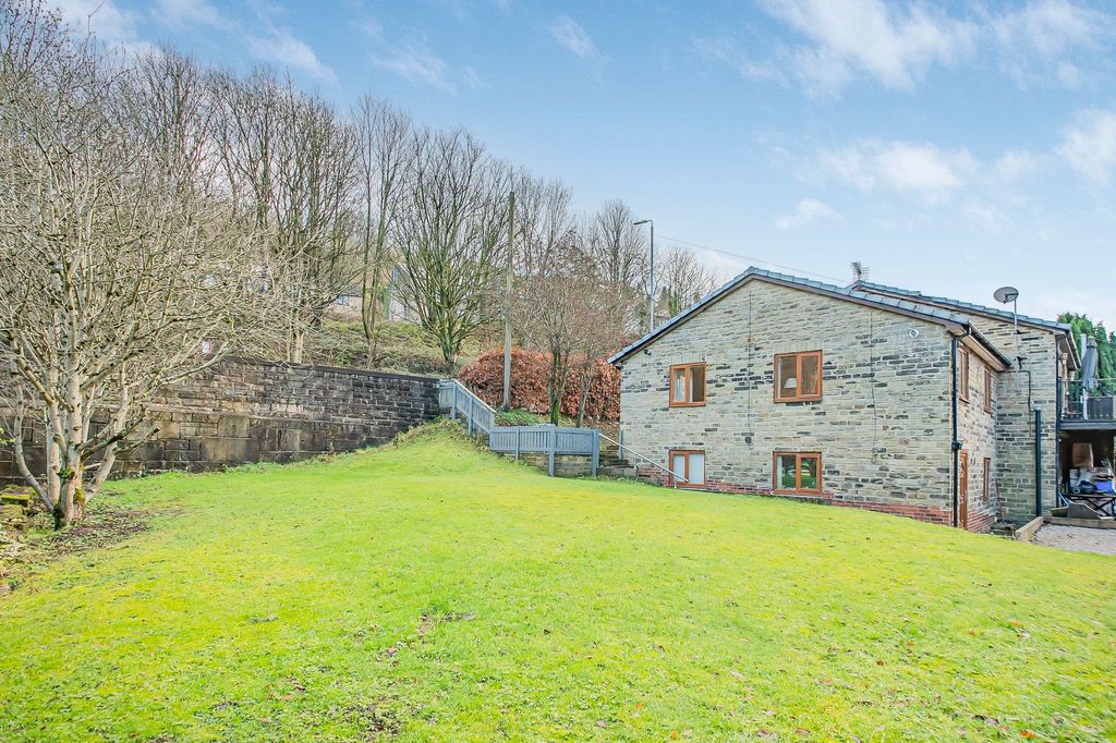 Property photo 2 of 27