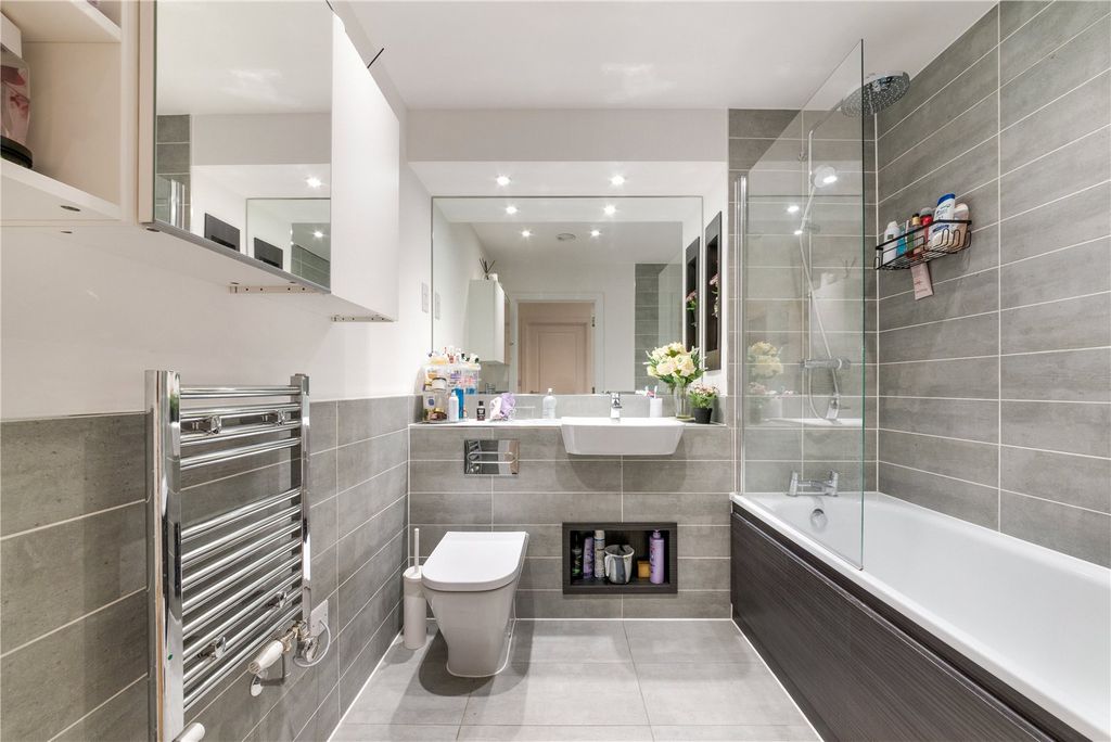 Property photo 3 of 14 Chorley Court