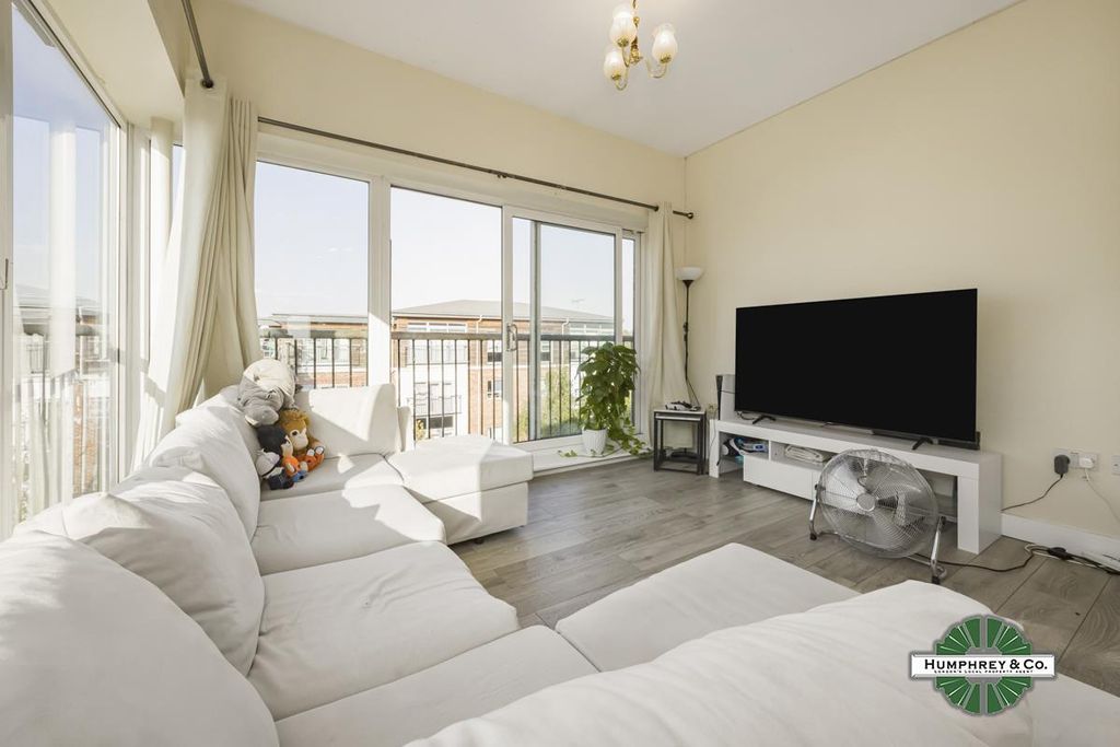 Property photo 1 of 13 Eddleston Court Riverside Close -007.Jpg
