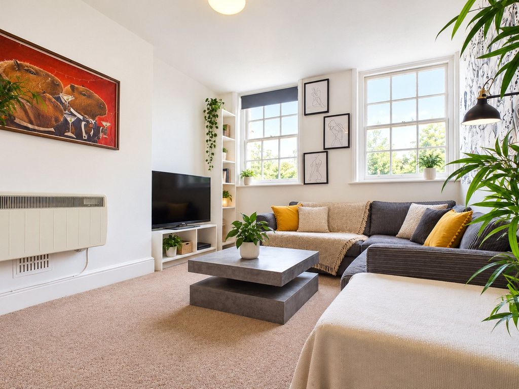 Property photo 1 of 12 Flat To Rent