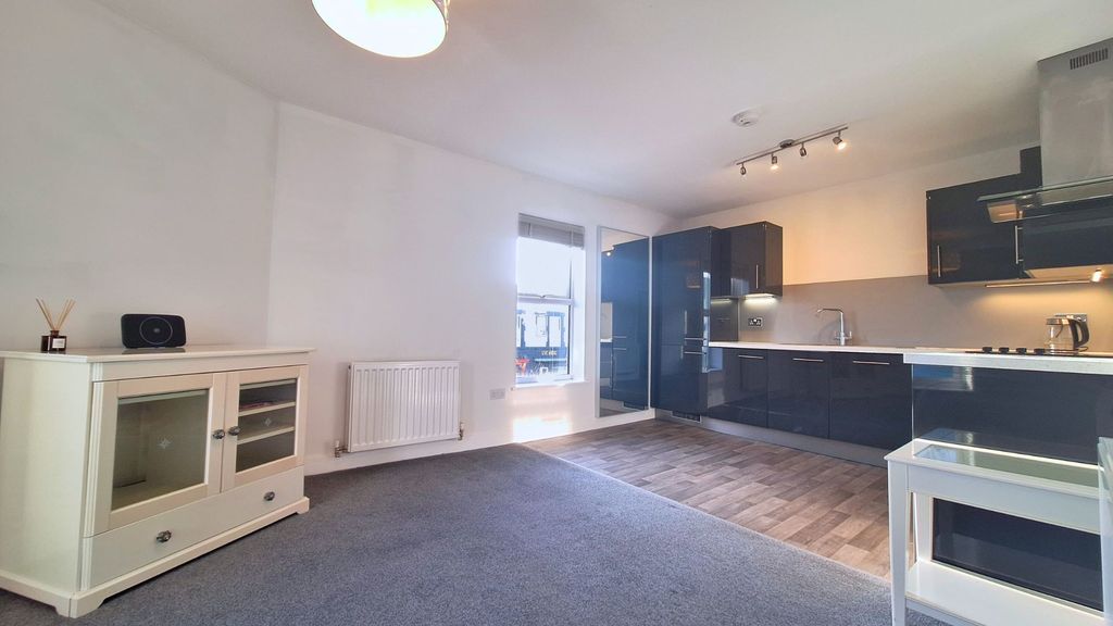 Property photo 1 of 10 Cover