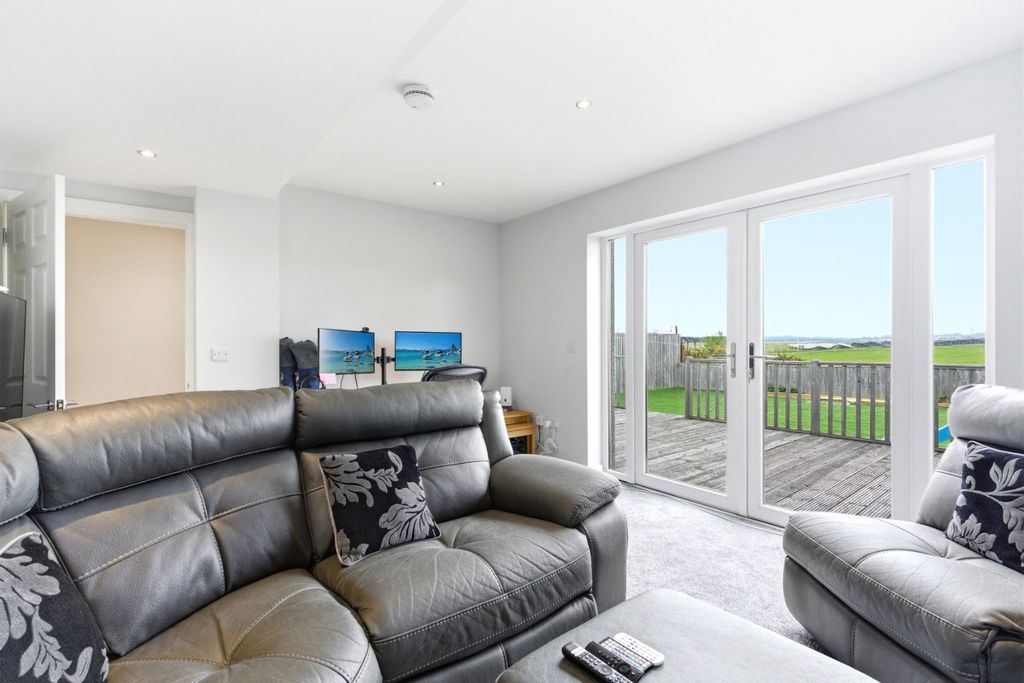 Property photo 2 of 26 5124973