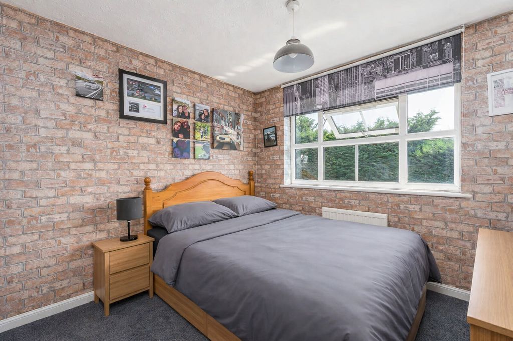 Property photo 3 of 21