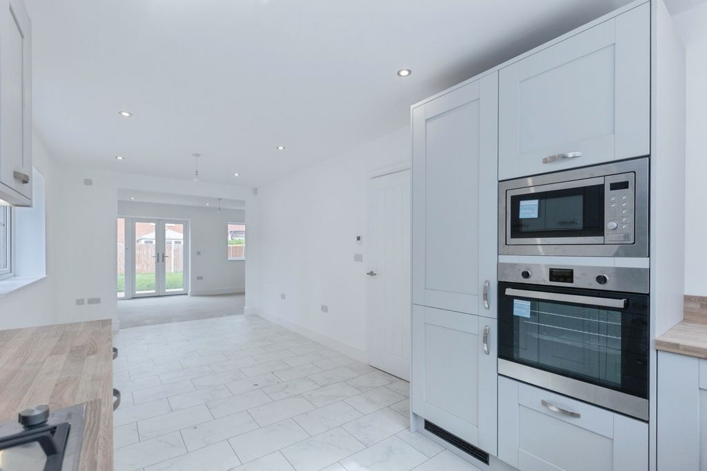 Property photo 3 of 24 Pbox-Img.Jpg