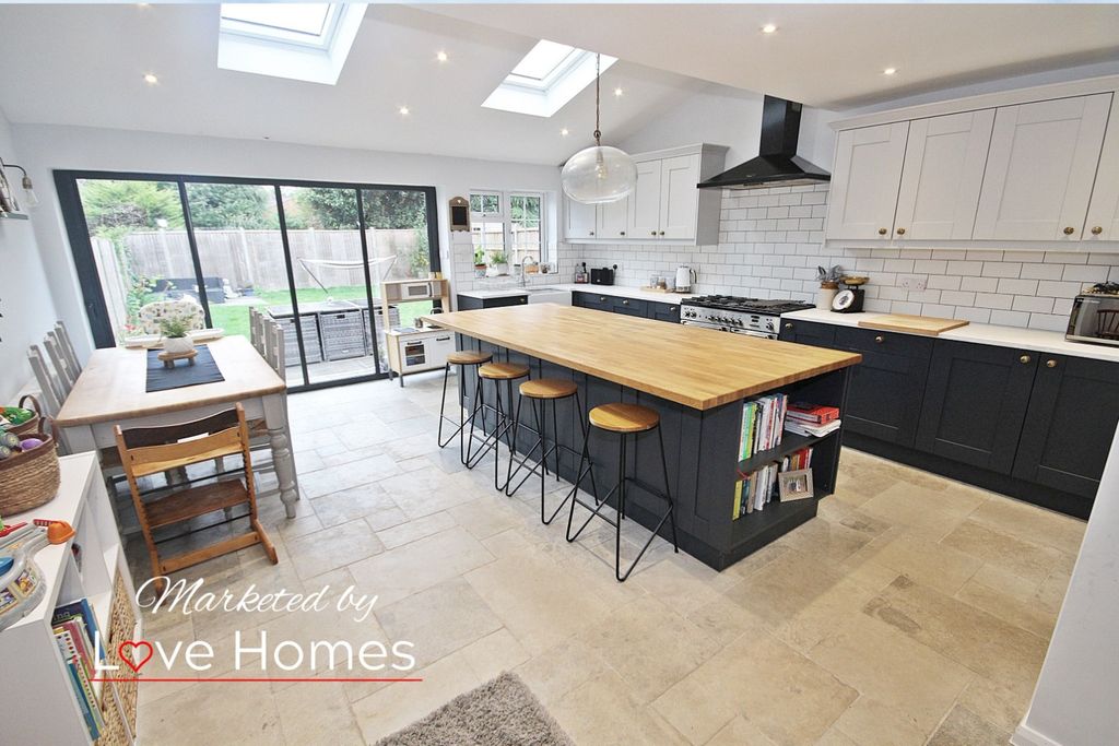 Property photo 1 of 13 2048322