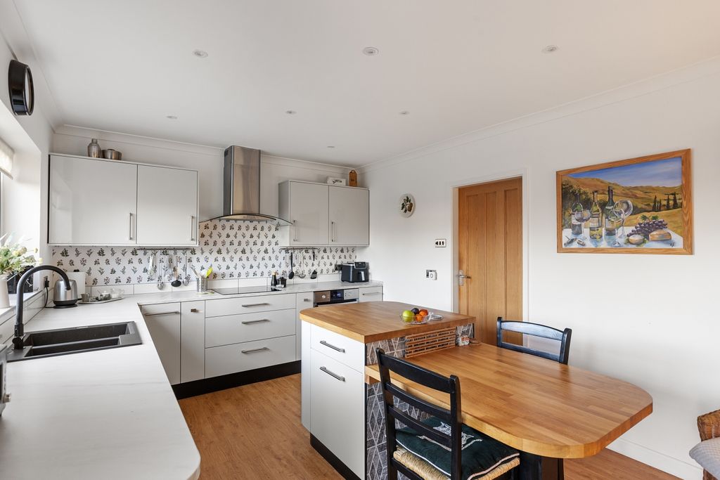 Property photo 2 of 25 Kitchen