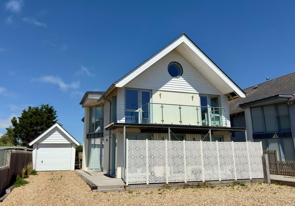 Property photo 2 of 28 Front (Exterior)