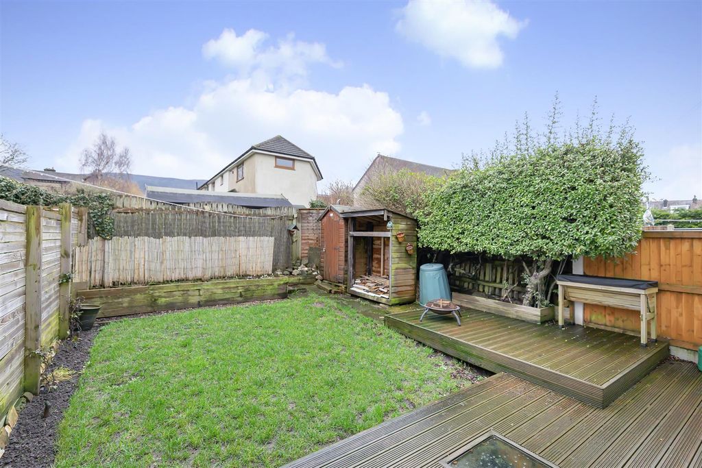 Property photo 2 of 18 Garden.Jpg