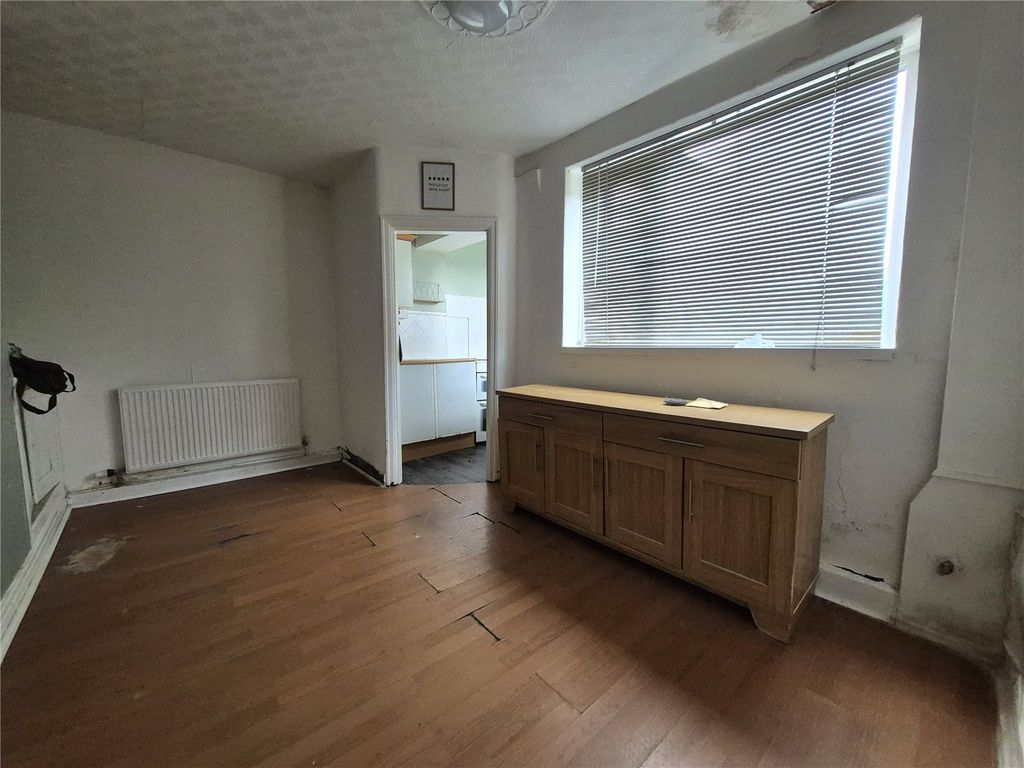 Property photo 3 of 9 Dining Room