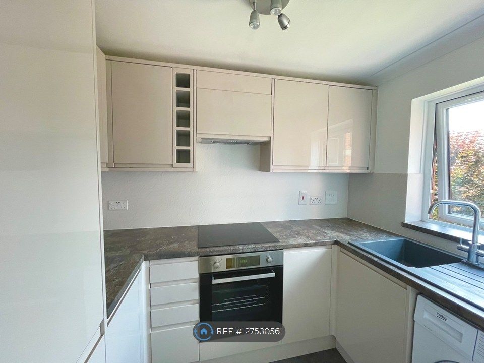 Property photo 2 of 6 Kitchen