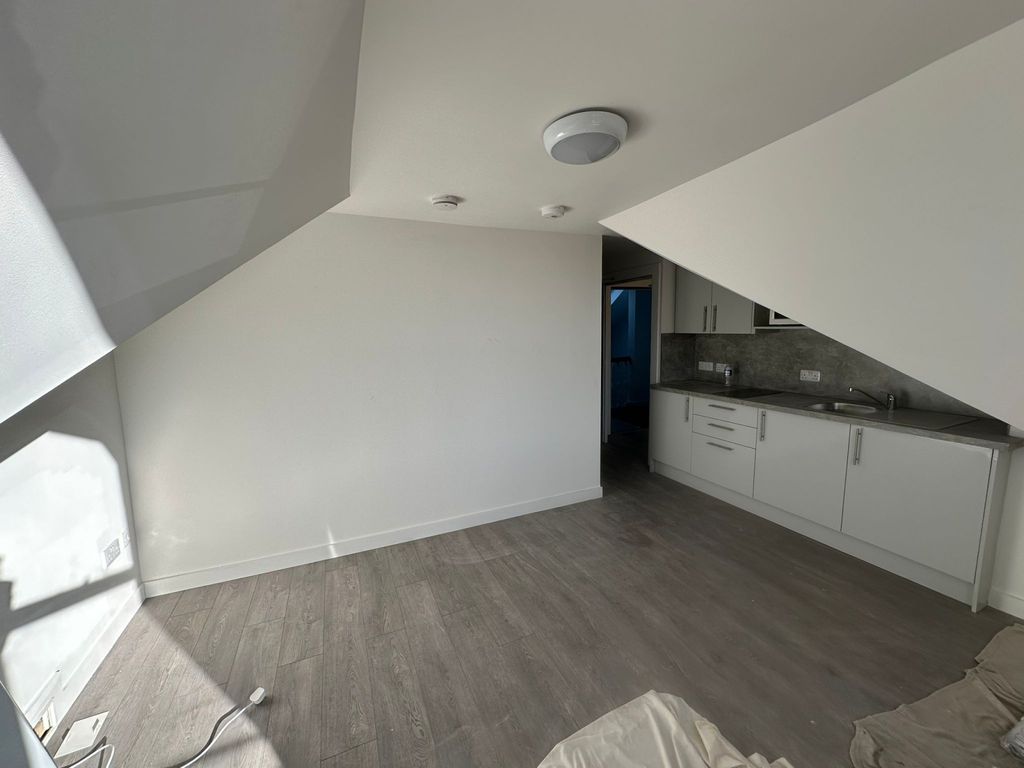 Property photo 3 of 7 Gallery