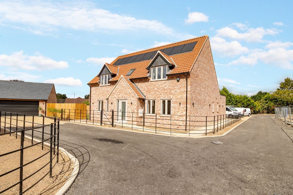 Property photo 2 of 38 5475962