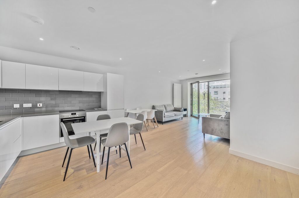 Property photo 2 of 19 9-682217Ef843ce-1...