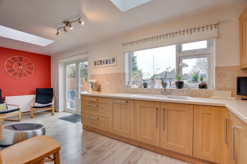 Property photo 3 of 35