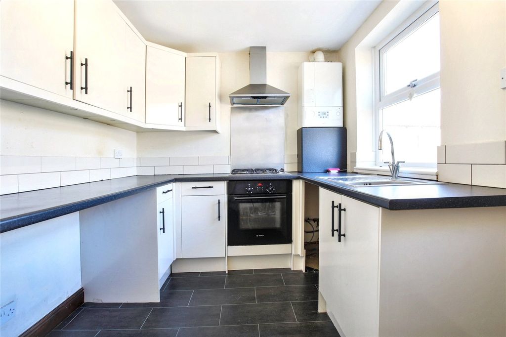 Property photo 3 of 7 Kitchen