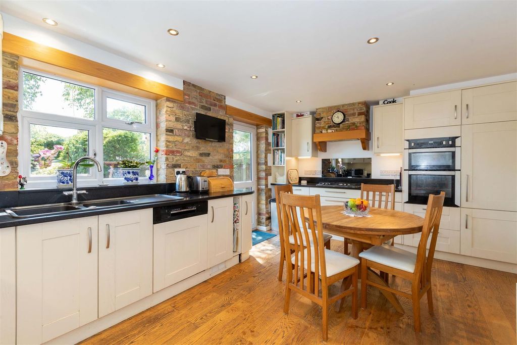 Property photo 3 of 19 Cheviot-13.Jpg
