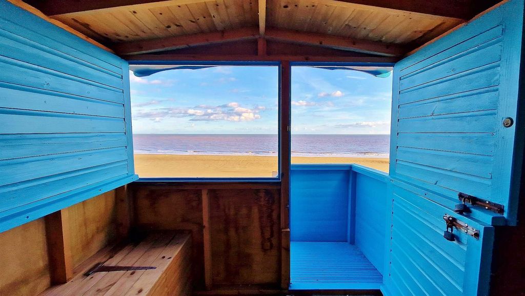 Property photo 3 of 7 Beach Hut