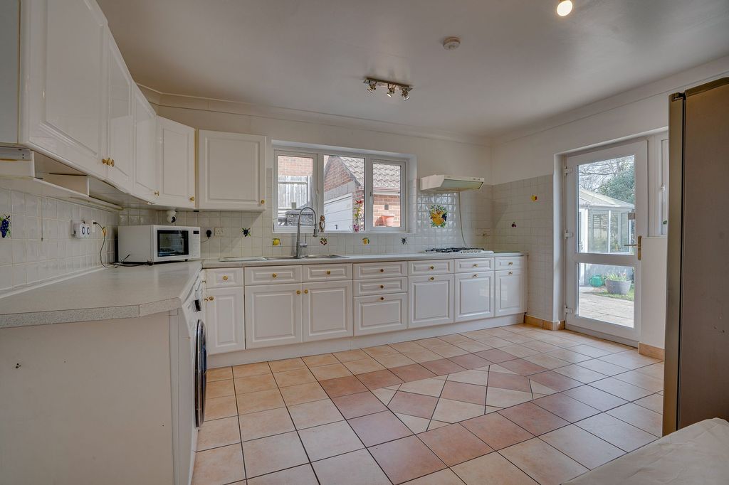 Property photo 2 of 25