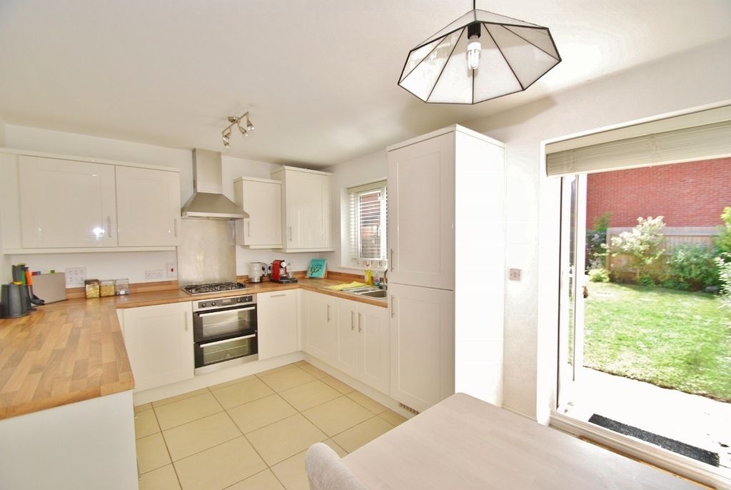 Property photo 2 of 8 Kitchen / Breakfast