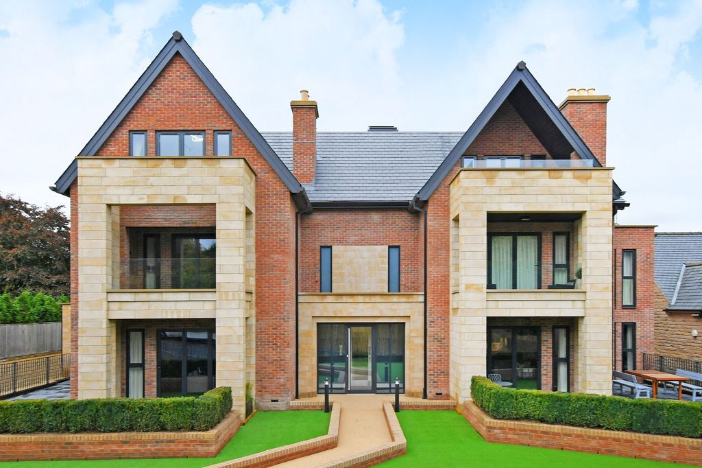 Property photo 1 of 30