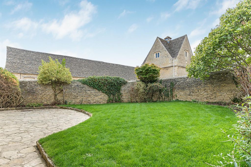 Property photo 2 of 18 302655.Jpg