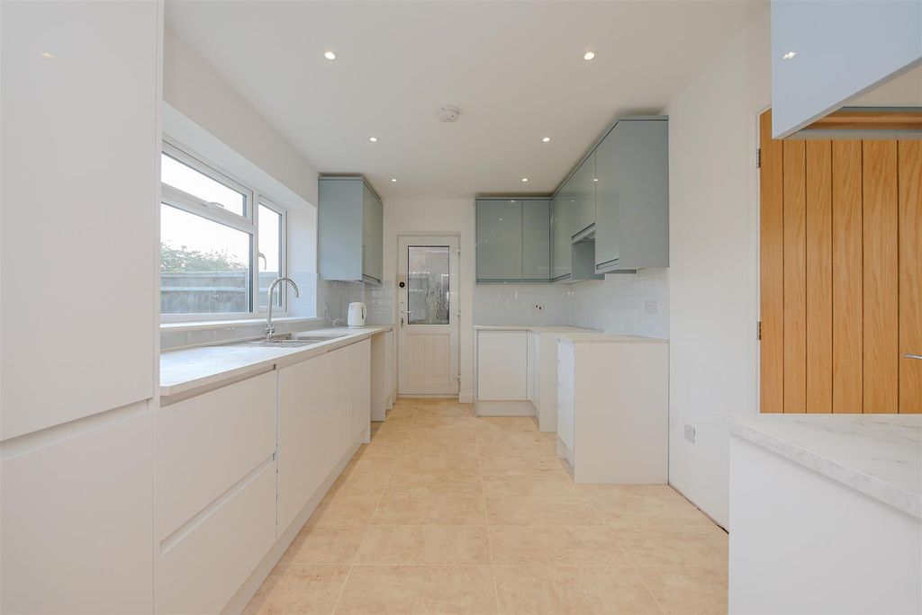 Property photo 2 of 15 Kitchen