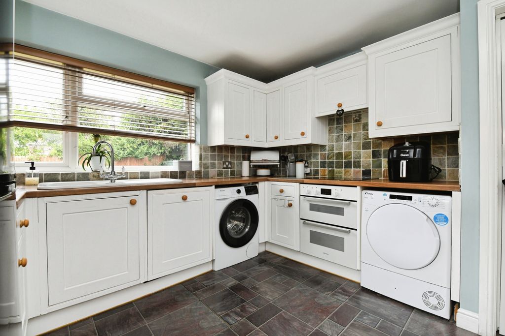 Property photo 2 of 19 Kitchen