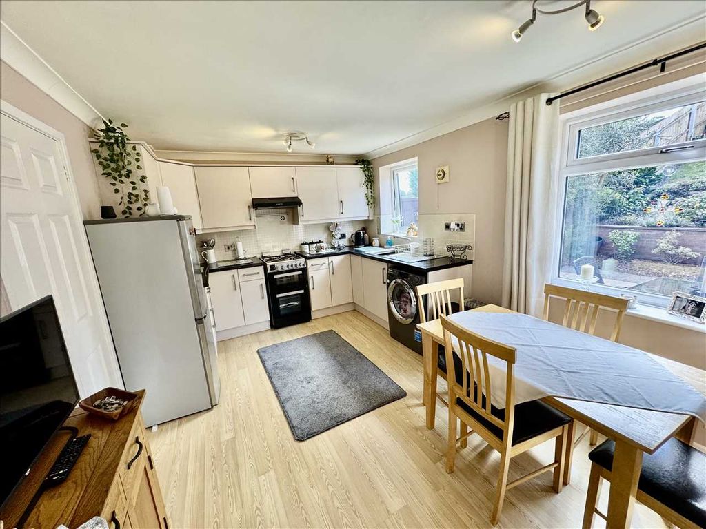 Property photo 3 of 9 Dining Room / Kitchen