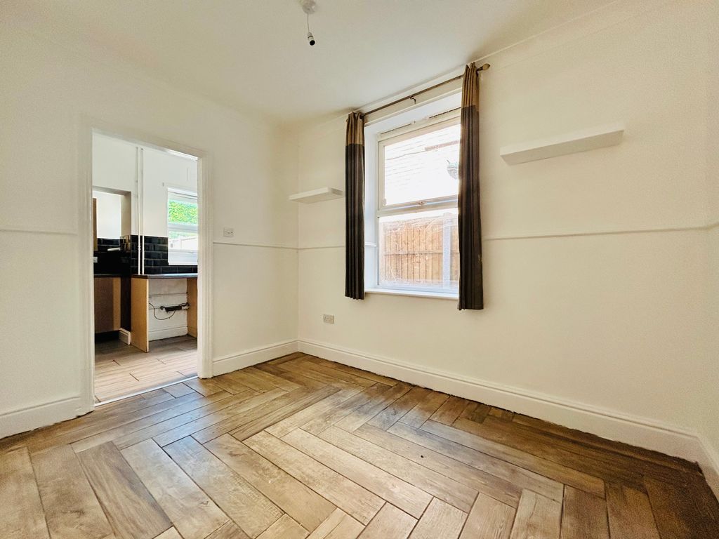 Property photo 3 of 9 Dining Room