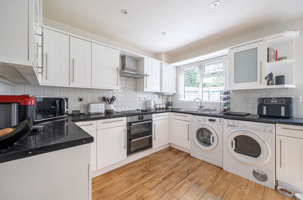 Property photo 3 of 17 1334203-8-6894676...