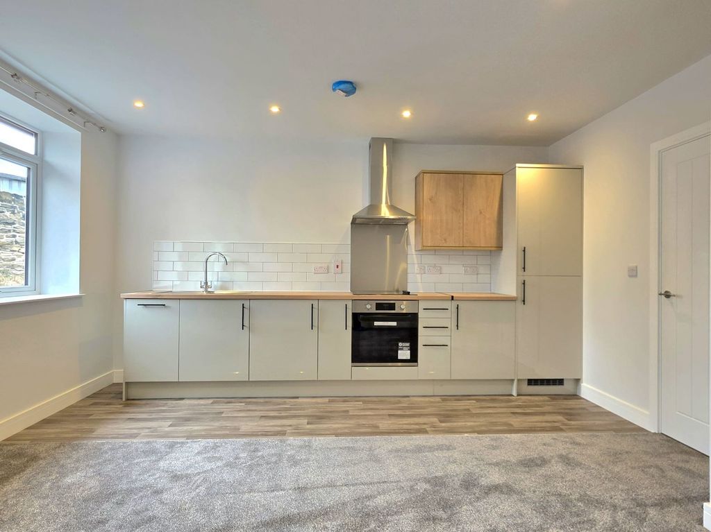 Property photo 2 of 6 Kitchen