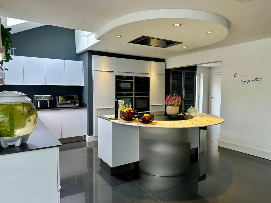 Property photo 3 of 25