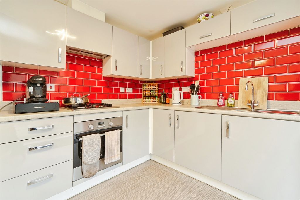 Property photo 3 of 16