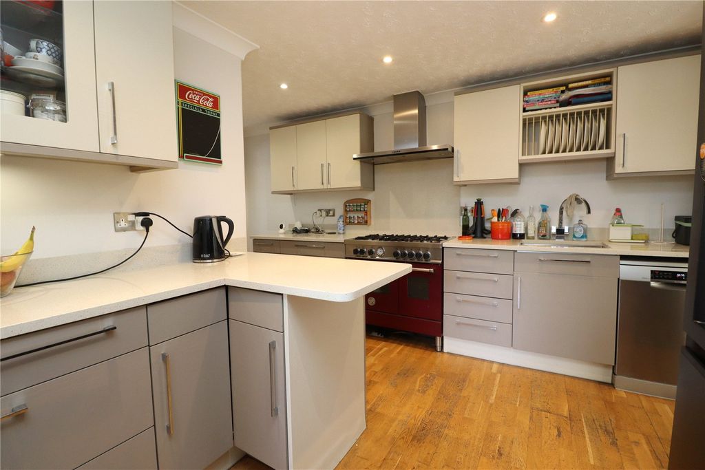 Property photo 3 of 25 Picture No. 32