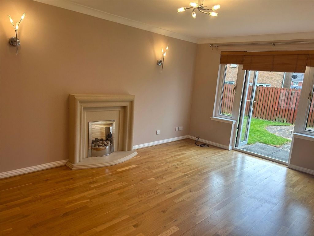 Property photo 2 of 18 Lounge