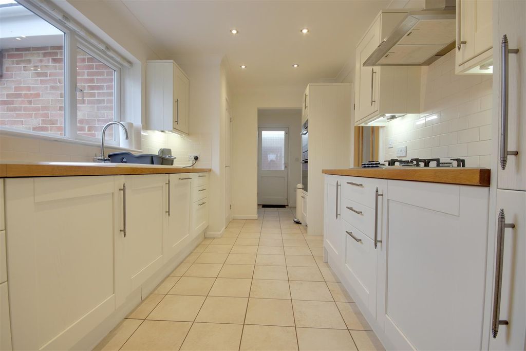 Property photo 3 of 20 Kitchen.Jpg