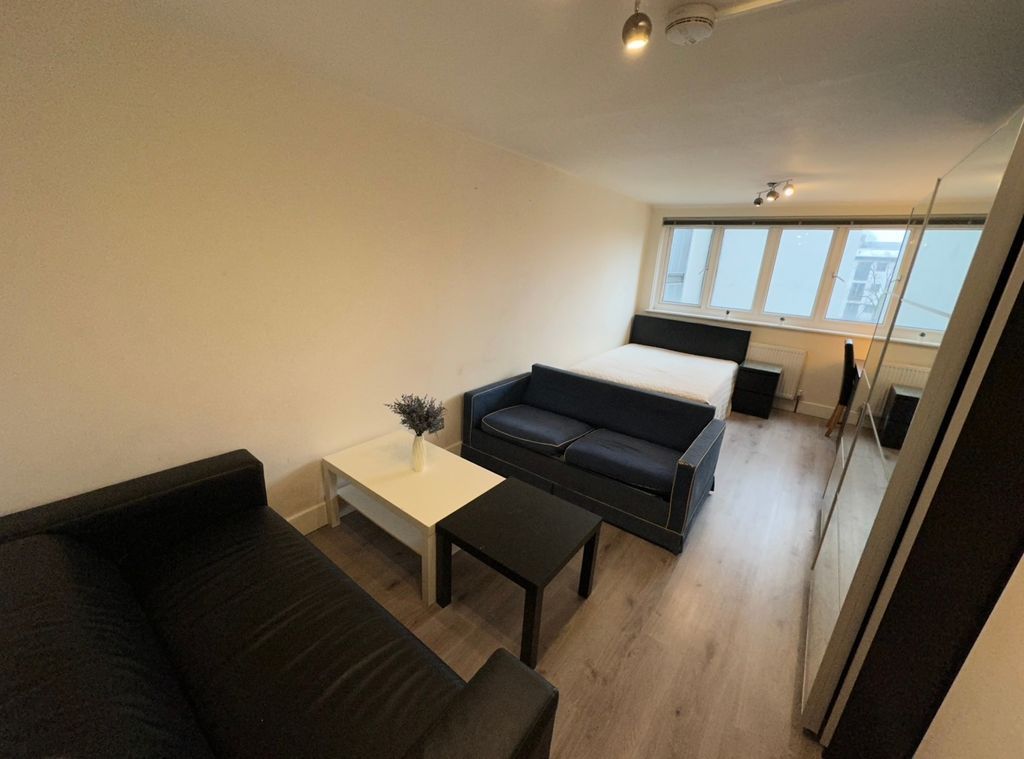 Property photo 1 of 13 Room E