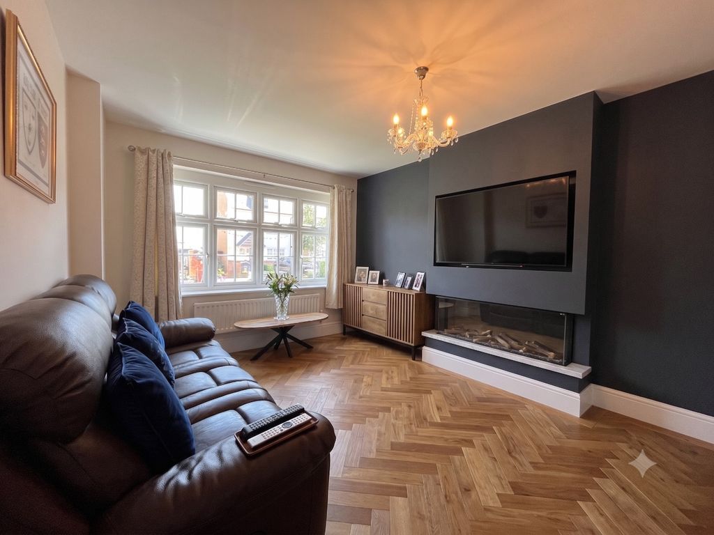Property photo 2 of 13 5247432