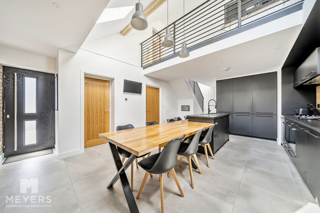 Property photo 3 of 23