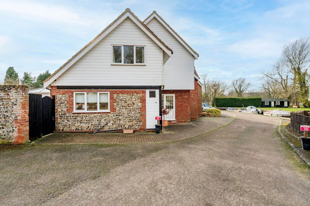 Property photo 2 of 32
