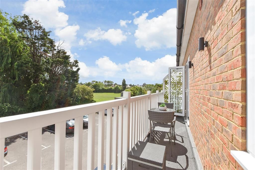 Property photo 2 of 11 Balcony / Terrace