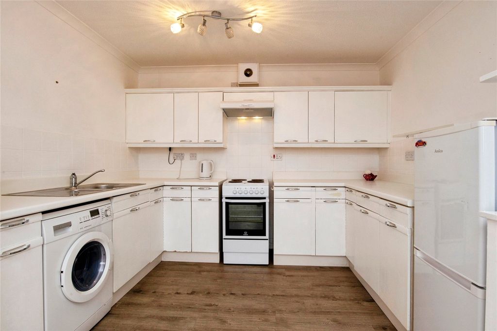 Property photo 3 of 14 Kitchen
